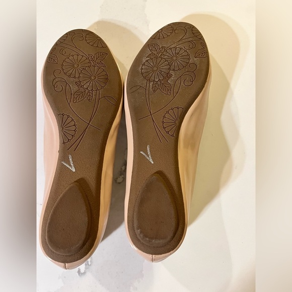 Steve Madden Heaven nude patent flats. Size 6.5 - Picture 3 of 7